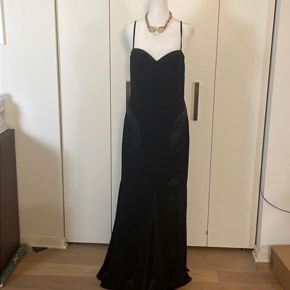 AIDAN maddox dress 👗 evening gown black spaghetti strap sweetheart neckline